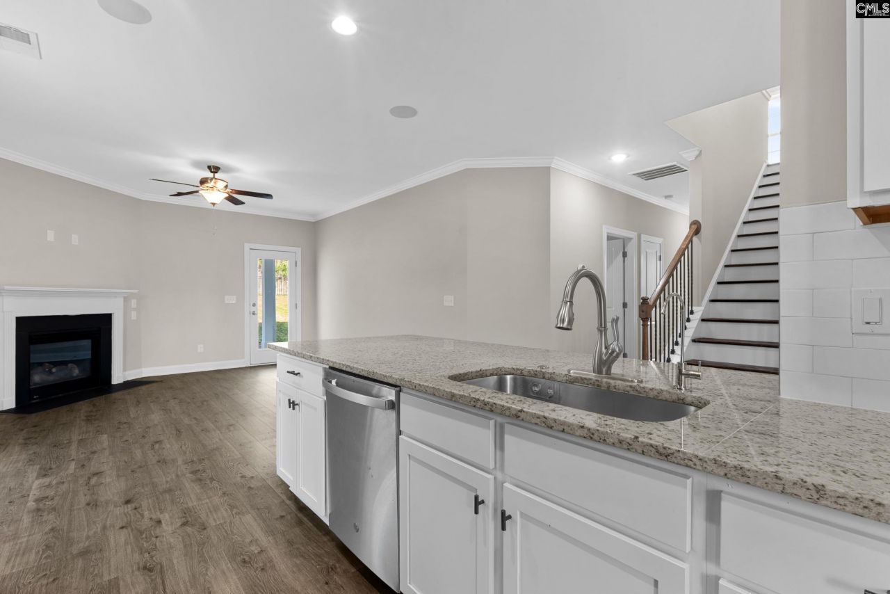 703 Mayflower Trail Photo 13