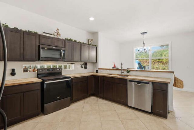 1085 Center Stone Lane, Riviera Beach, FL 33404 Photo