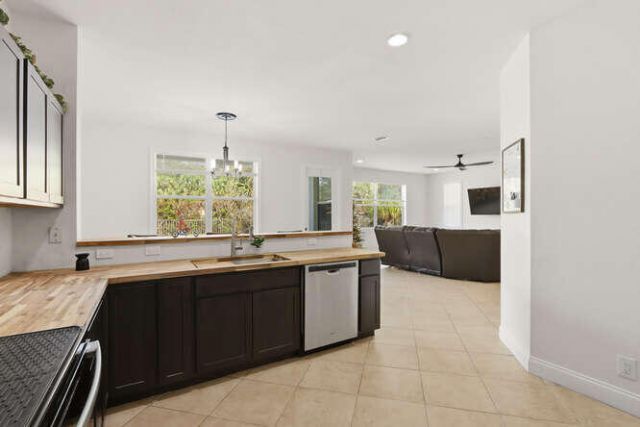 1085 Center Stone Lane, Riviera Beach, FL 33404 Photo