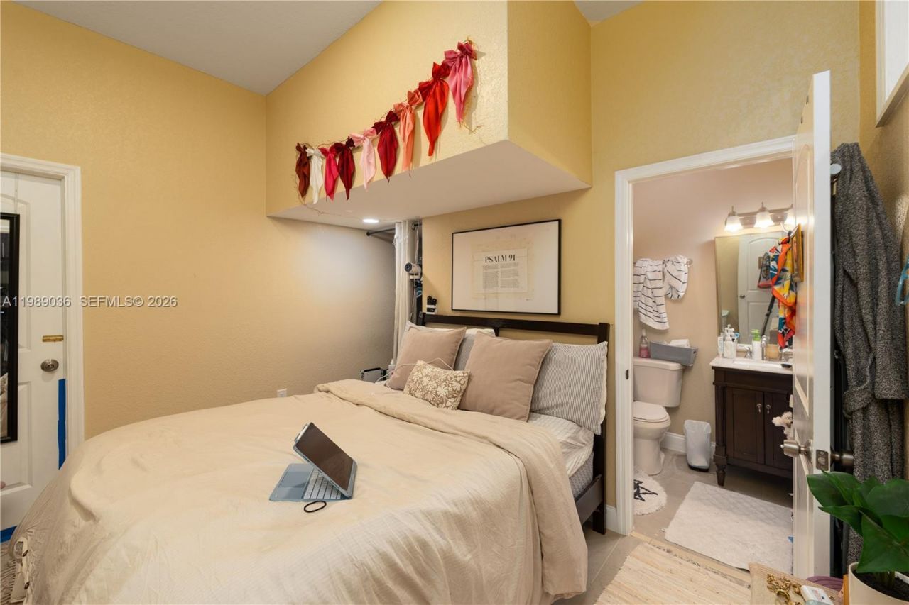 17211 SW 12th St, Pembroke Pines, FL 33029 Photo