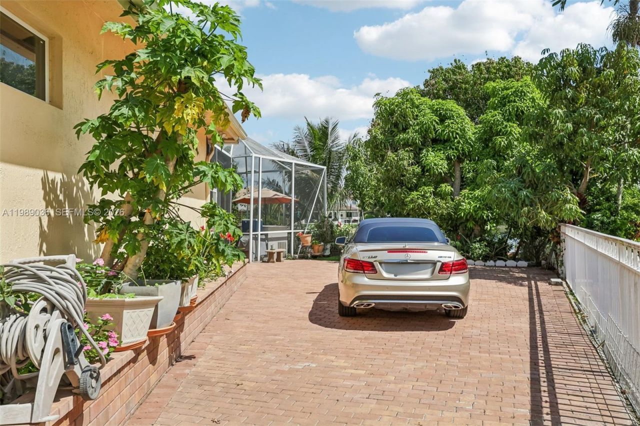 17211 SW 12th St, Pembroke Pines, FL 33029 Photo