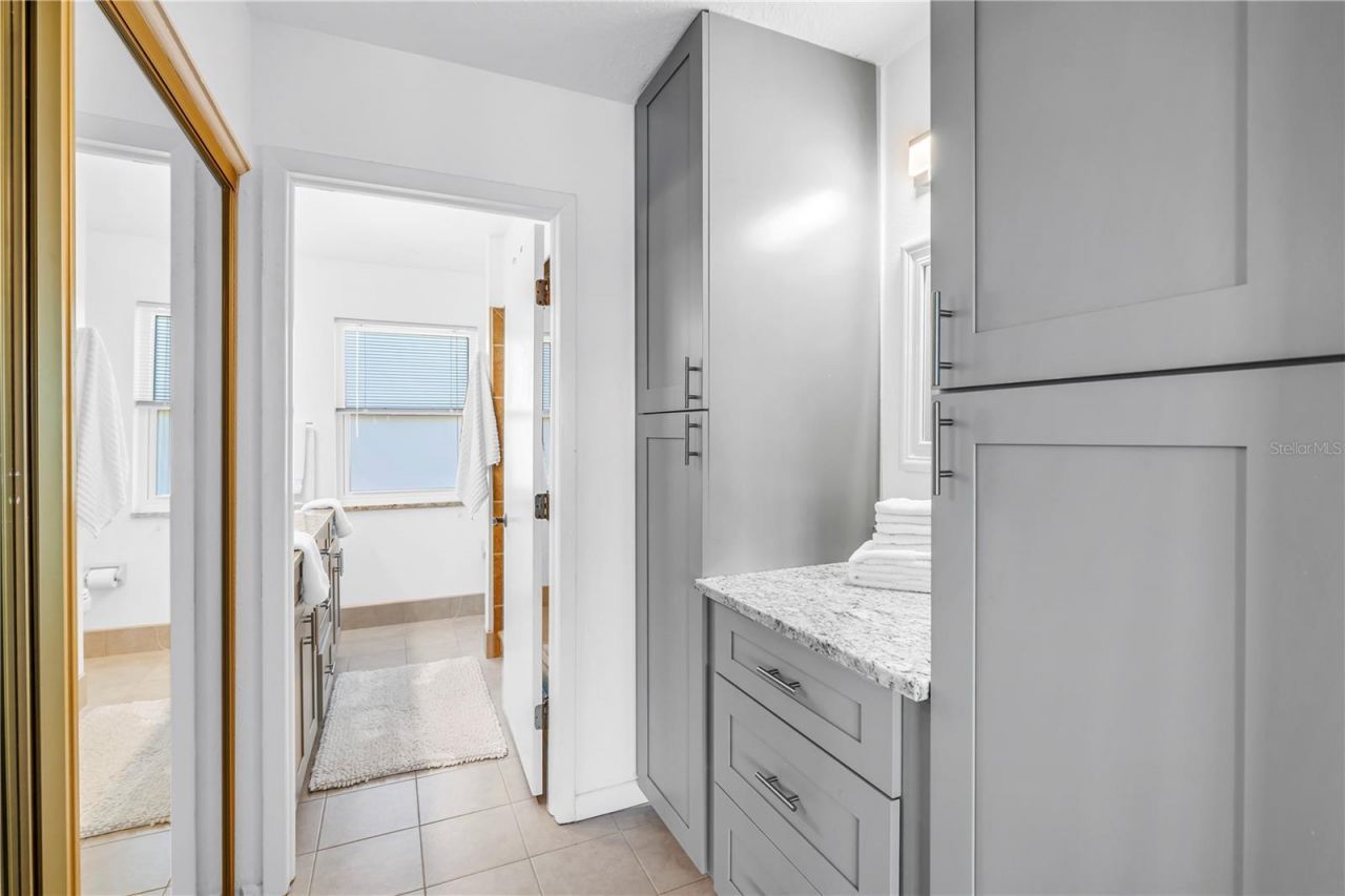 1052 Sanabel Court Ne, Saint Petersburg, FL 33702 Photo