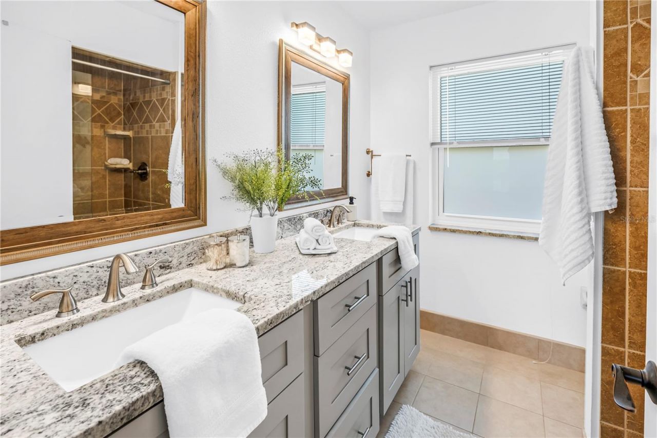 1052 Sanabel Court Ne, Saint Petersburg, FL 33702 Photo