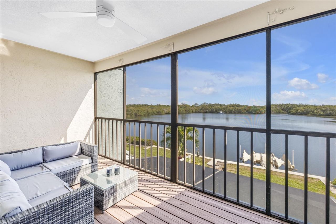 1052 Sanabel Court Ne, Saint Petersburg, FL 33702 Photo