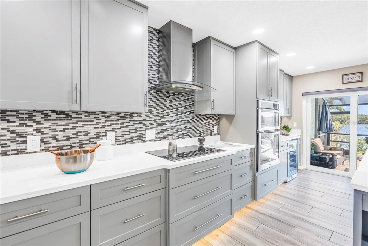 1052 Sanabel Court Ne, Saint Petersburg, FL 33702 Photo