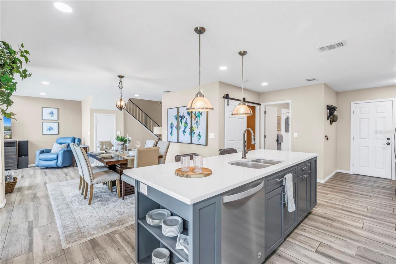 1052 Sanabel Court Ne, Saint Petersburg, FL 33702 Photo