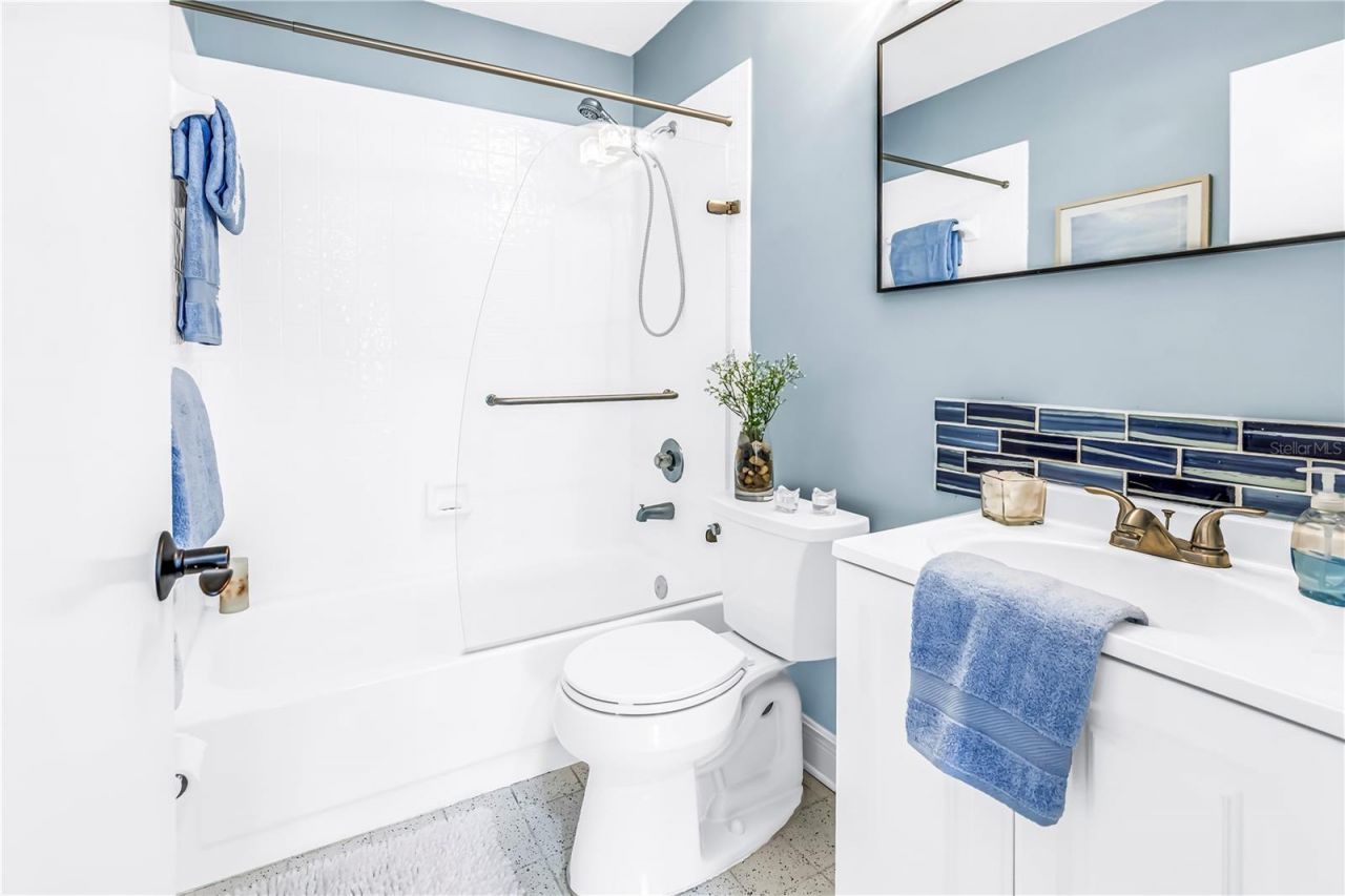 1052 Sanabel Court Ne, Saint Petersburg, FL 33702 Photo