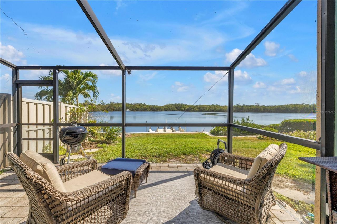 1052 Sanabel Court Ne, Saint Petersburg, FL 33702 Photo