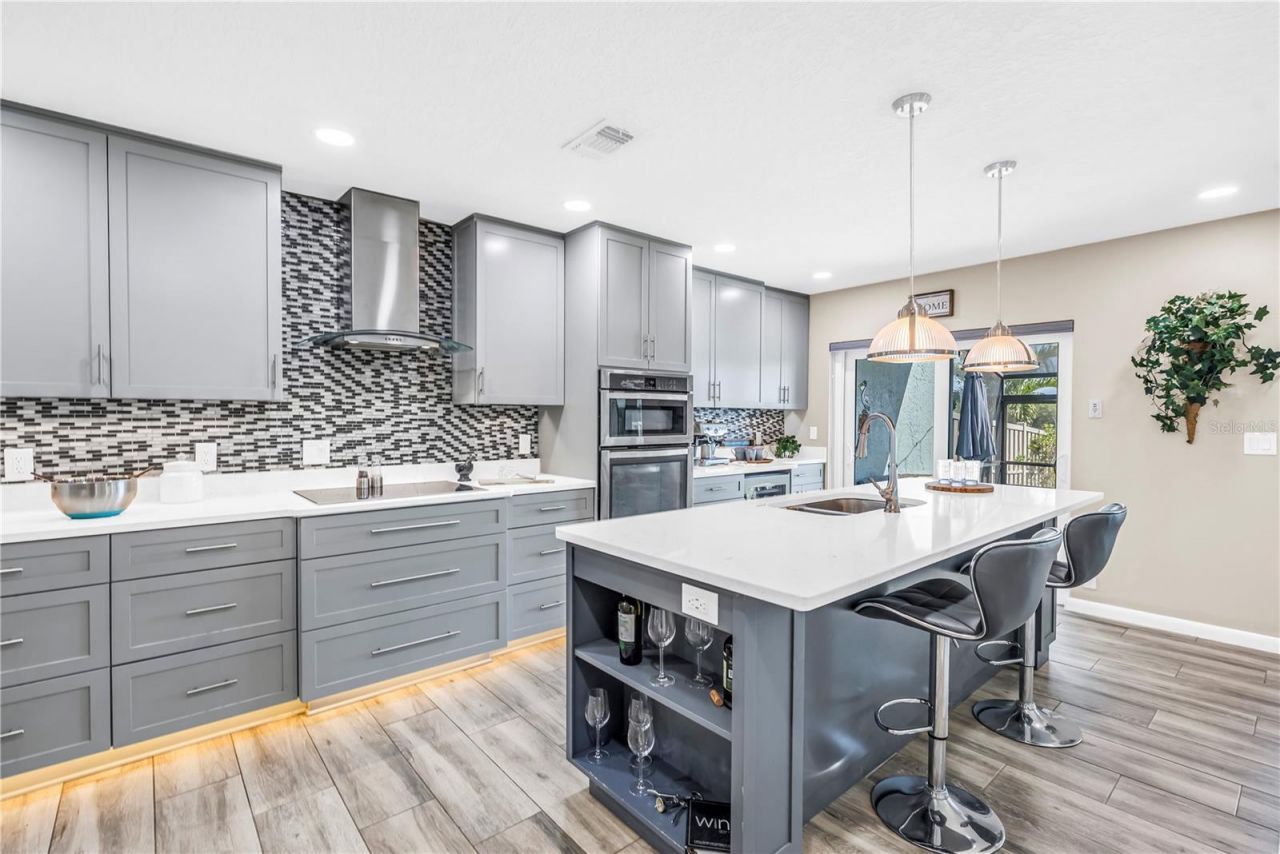 1052 Sanabel Court Ne, Saint Petersburg, FL 33702 Photo