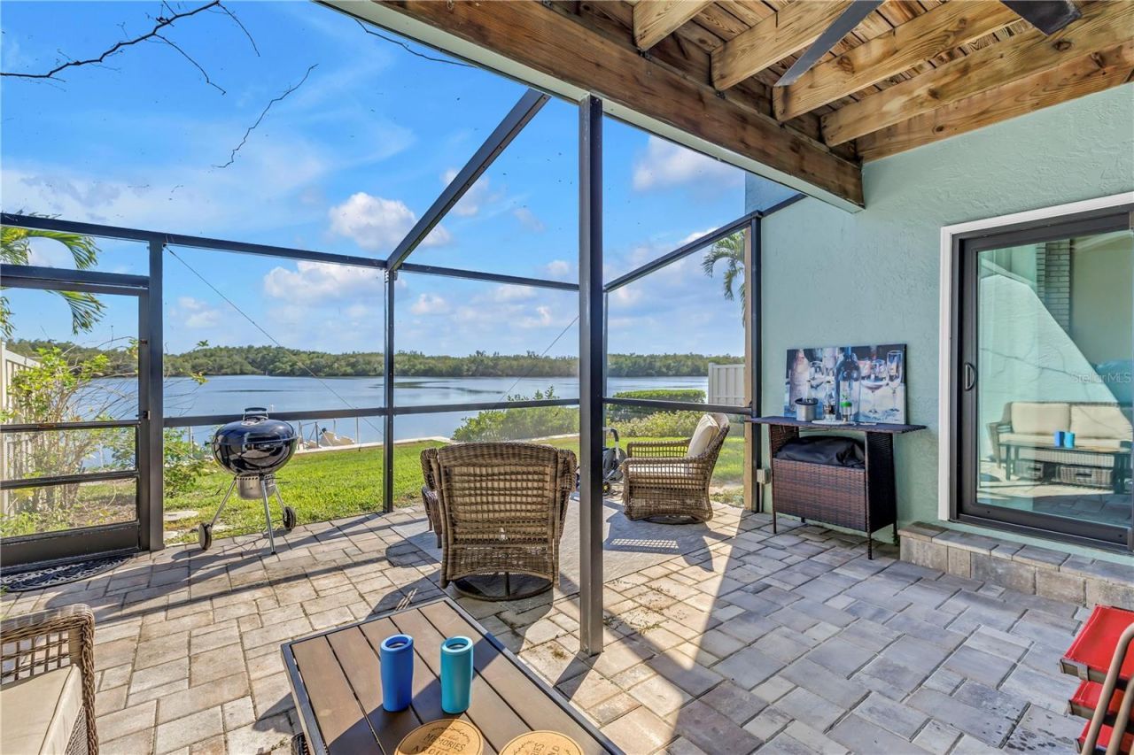 1052 Sanabel Court Ne, Saint Petersburg, FL 33702 Photo