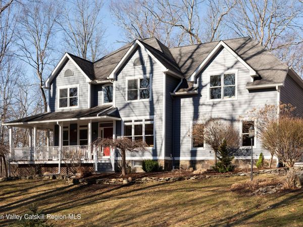 35 Peacock Road, Rhinebeck, NY 12572