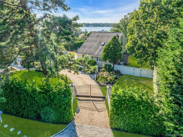 35 Grant Boulevard , Hampton Bays, NY 11946