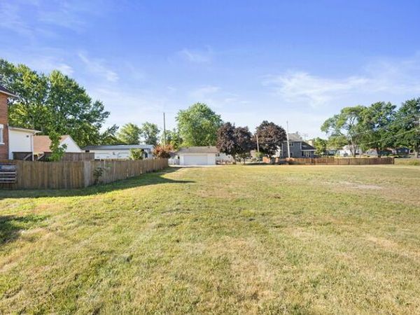 648 Penfield Street , Beecher, IL 60401