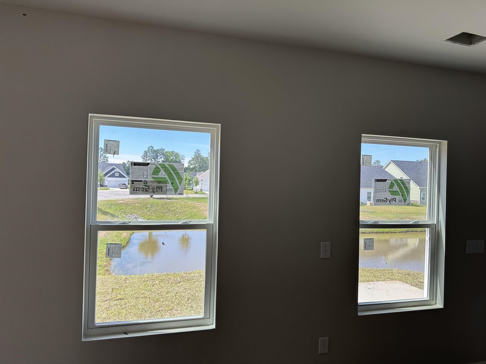 2458 Campton Loop Photo 4