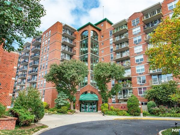 300 Main Street 811, Unit 811, LITTLE FALLS, NJ 07424