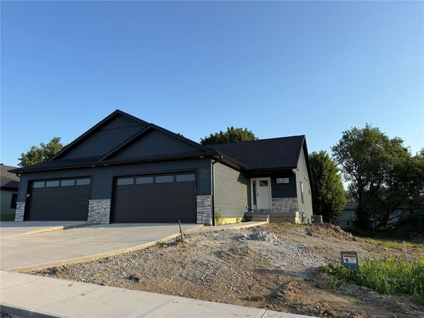 829 Prairie View Drive, West Branch, IA 52358