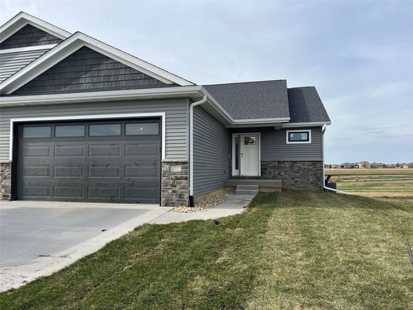 829 Prairie View Drive, West Branch, IA 52358