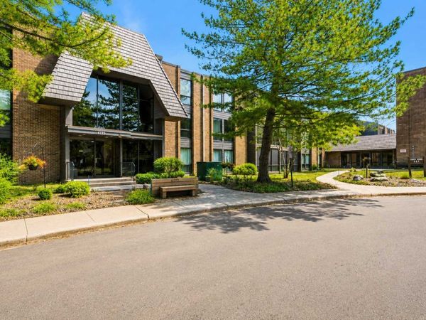 6115 Lincoln Drive, Unit 152, Edina, MN 55436