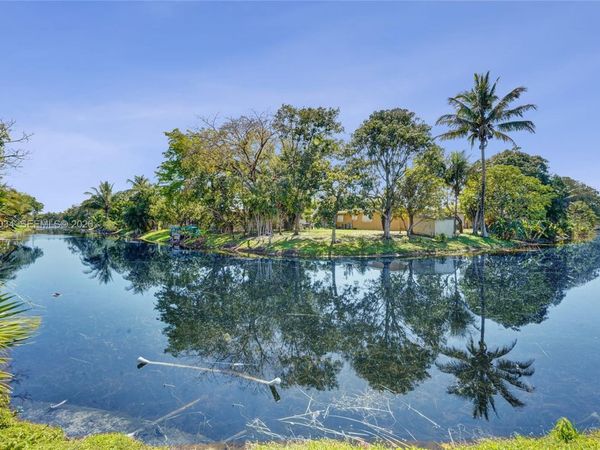 4460 NW 43rd St , Lauderdale Lakes, FL 33319