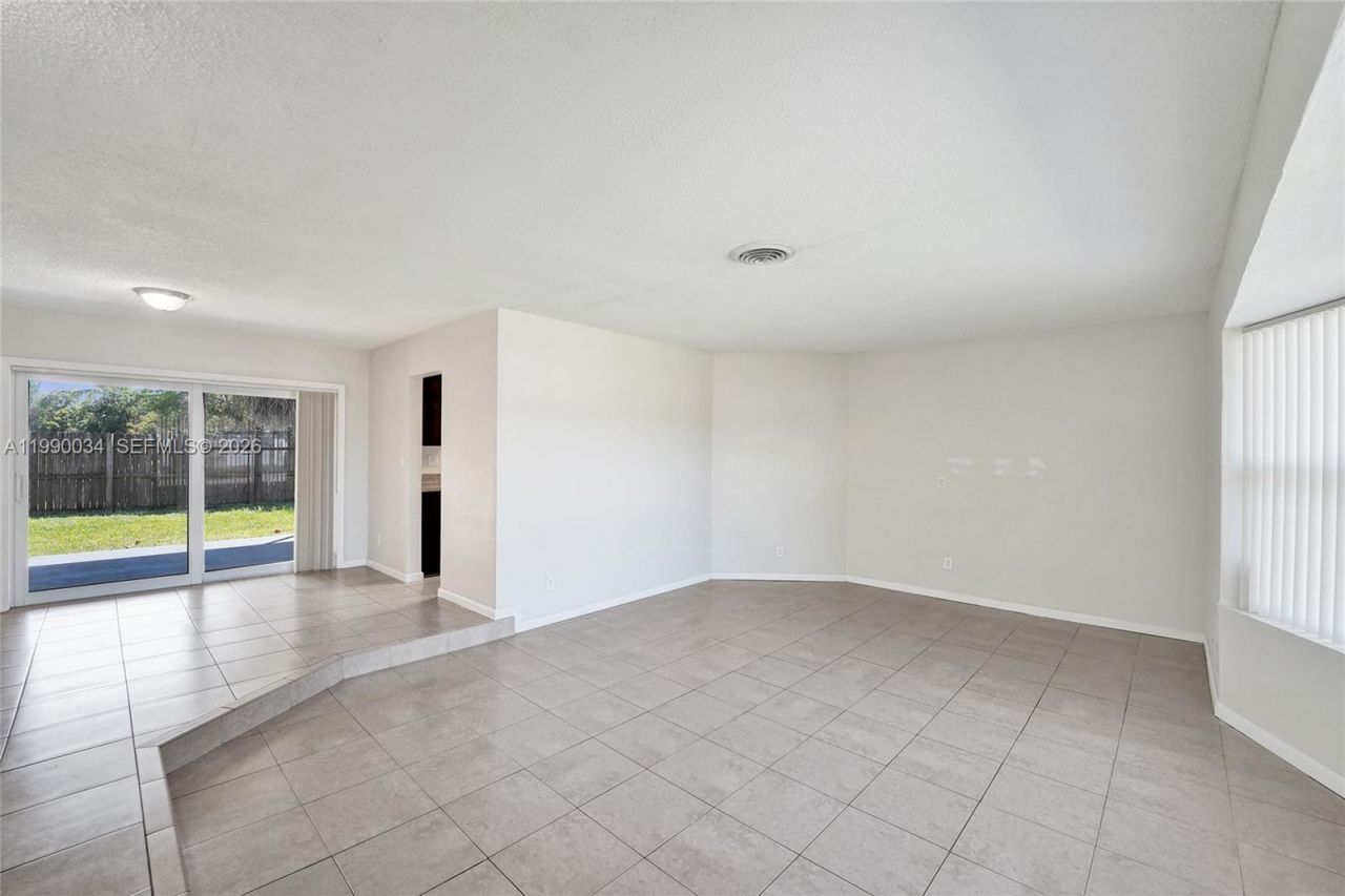 4460 NW 43rd St, Lauderdale Lakes, FL 33319 Photo