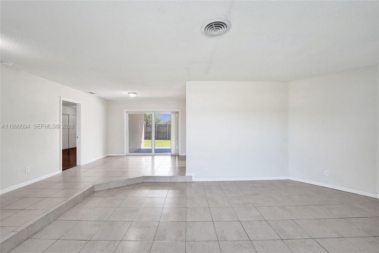 4460 NW 43rd St, Lauderdale Lakes, FL 33319 Photo