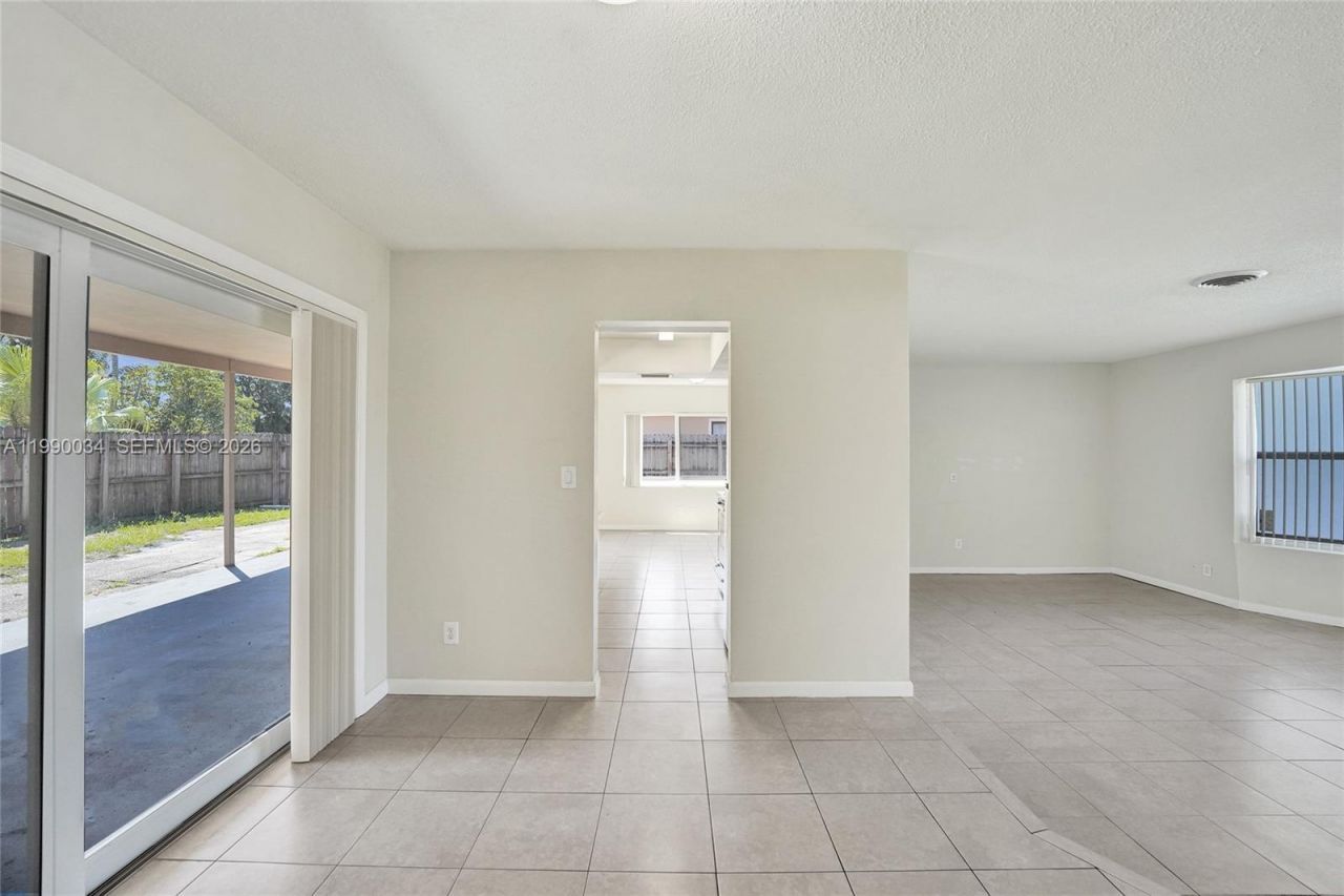 4460 NW 43rd St, Lauderdale Lakes, FL 33319 Photo