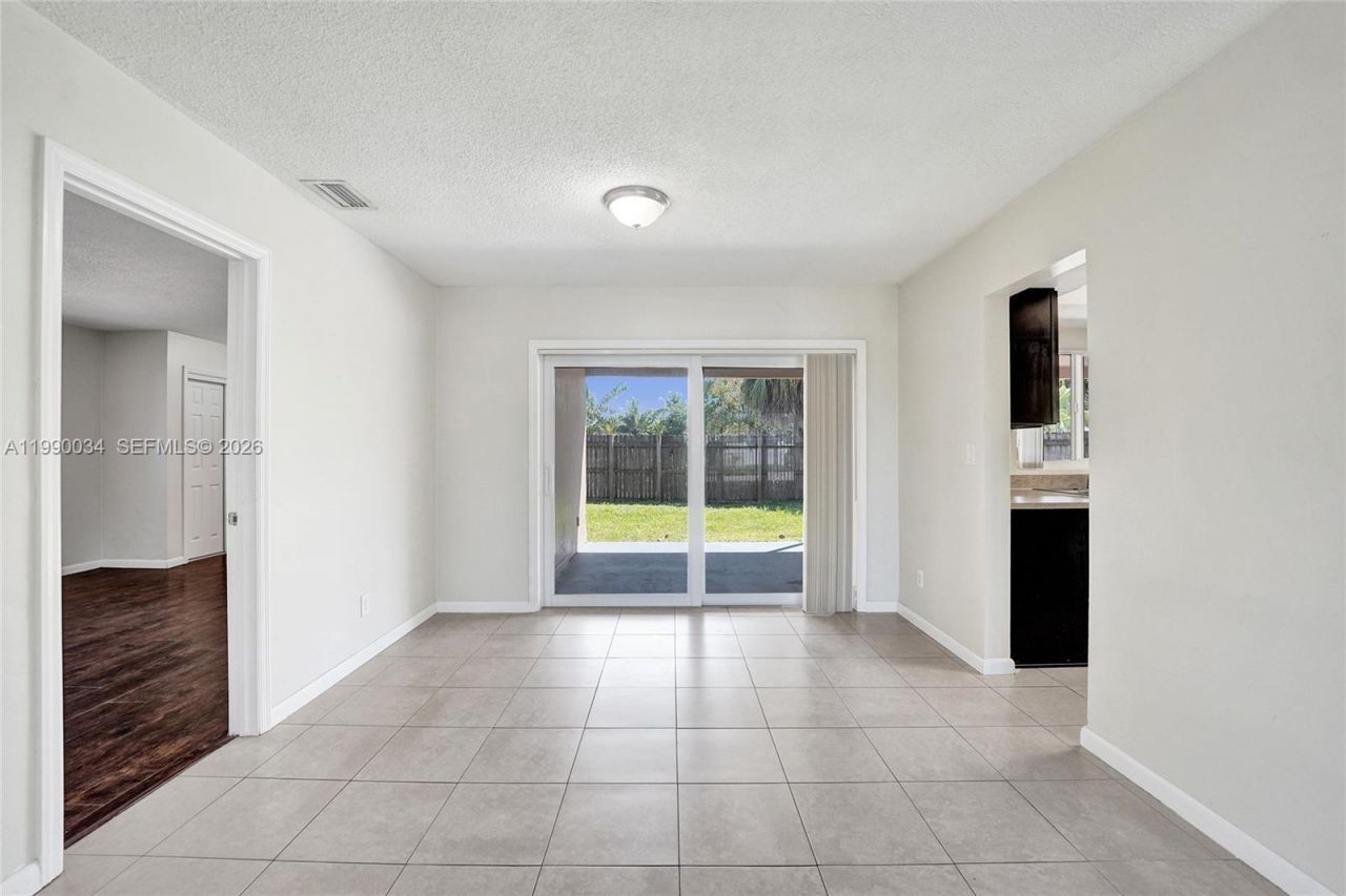 4460 NW 43rd St, Lauderdale Lakes, FL 33319 Photo