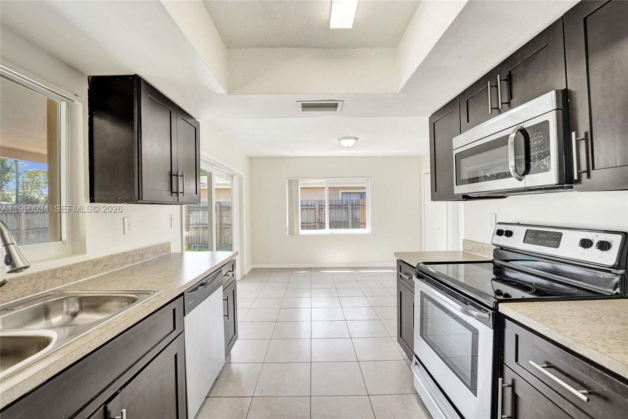 4460 NW 43rd St, Lauderdale Lakes, FL 33319 Photo