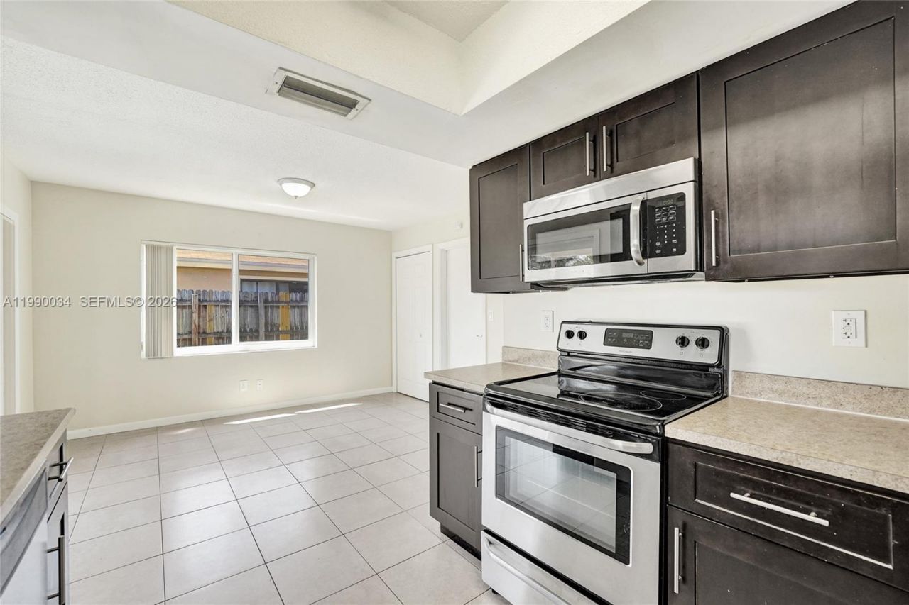 4460 NW 43rd St, Lauderdale Lakes, FL 33319 Photo