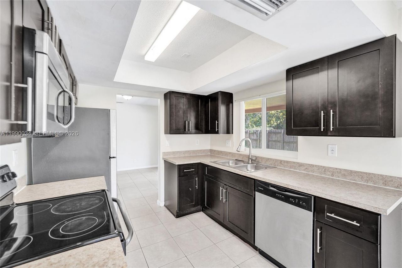 4460 NW 43rd St, Lauderdale Lakes, FL 33319 Photo