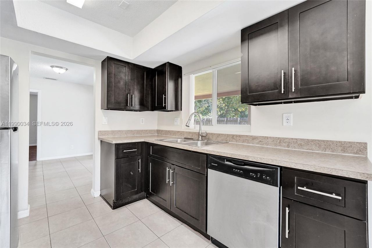 4460 NW 43rd St, Lauderdale Lakes, FL 33319 Photo