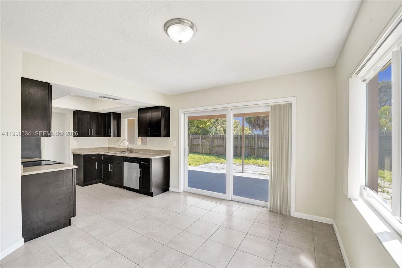 4460 NW 43rd St, Lauderdale Lakes, FL 33319 Photo