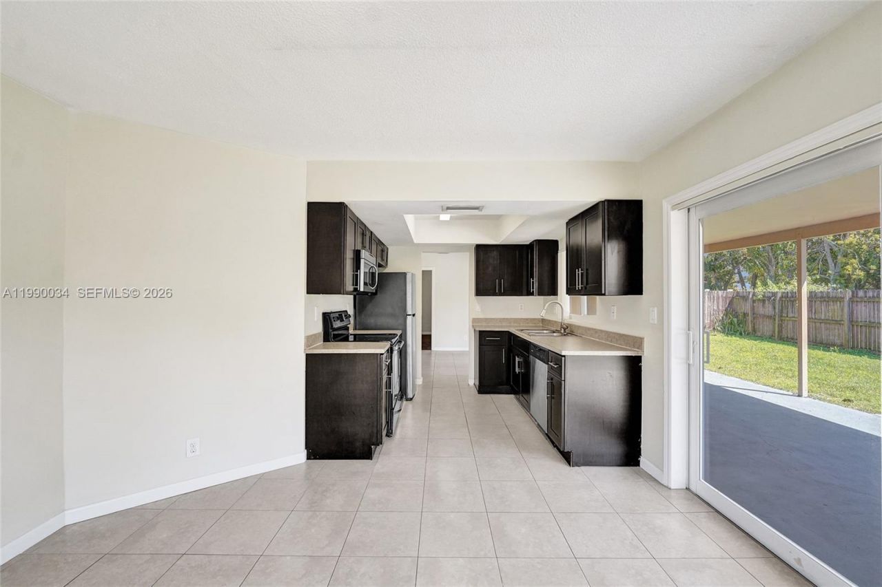 4460 NW 43rd St, Lauderdale Lakes, FL 33319 Photo