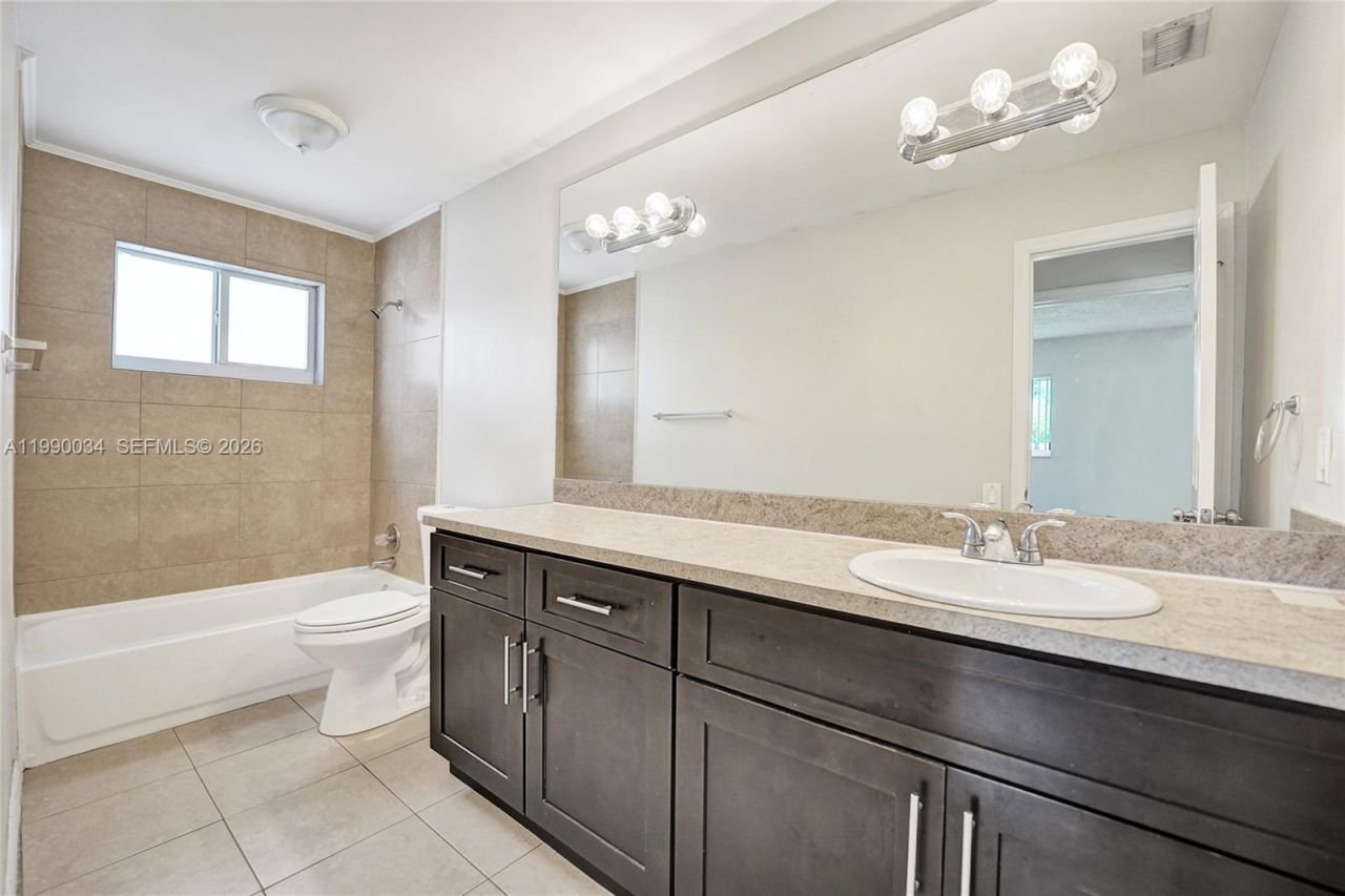 4460 NW 43rd St, Lauderdale Lakes, FL 33319 Photo