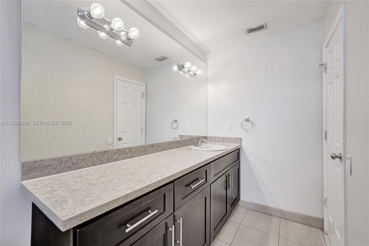 4460 NW 43rd St, Lauderdale Lakes, FL 33319 Photo