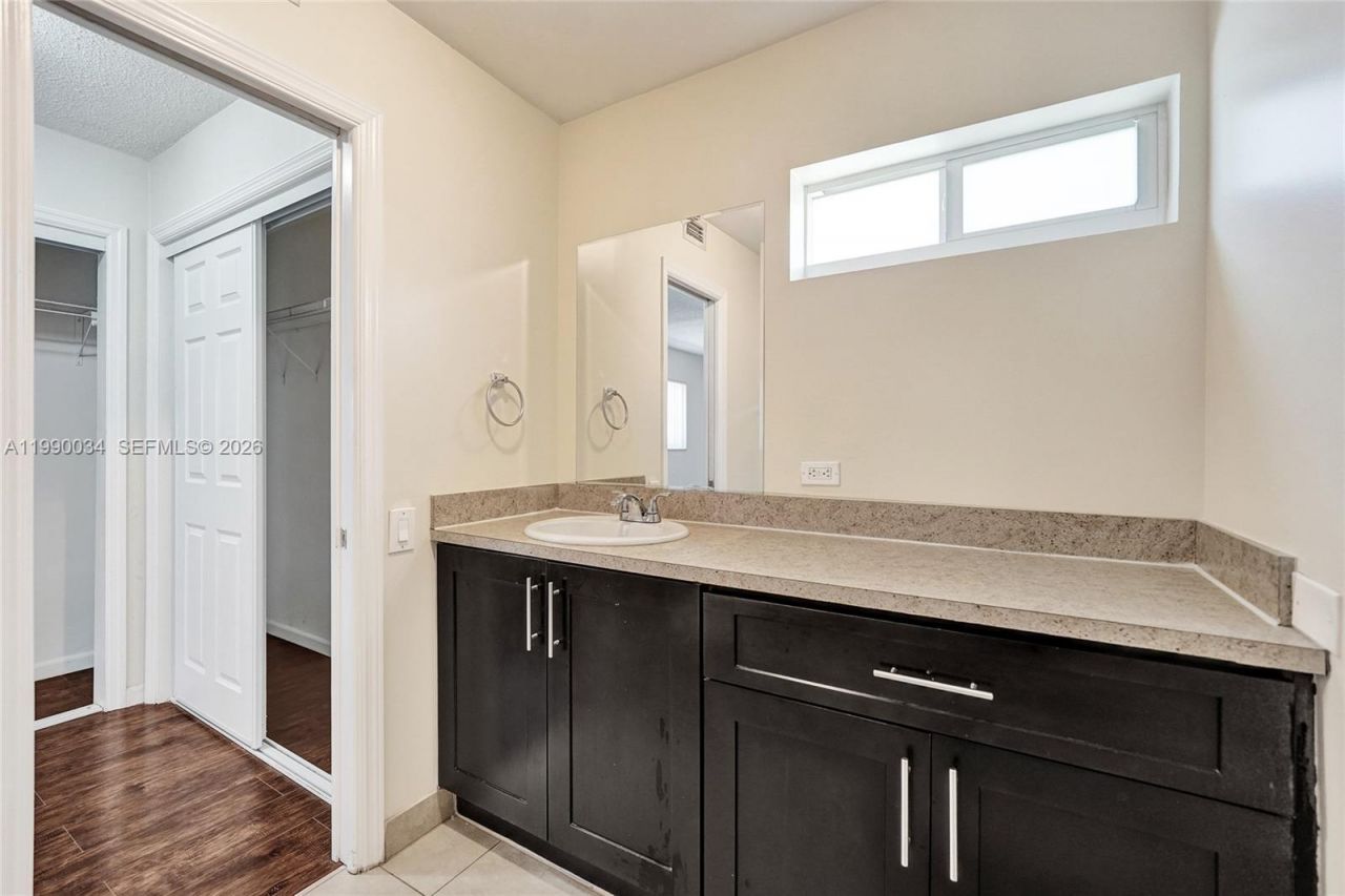 4460 NW 43rd St, Lauderdale Lakes, FL 33319 Photo