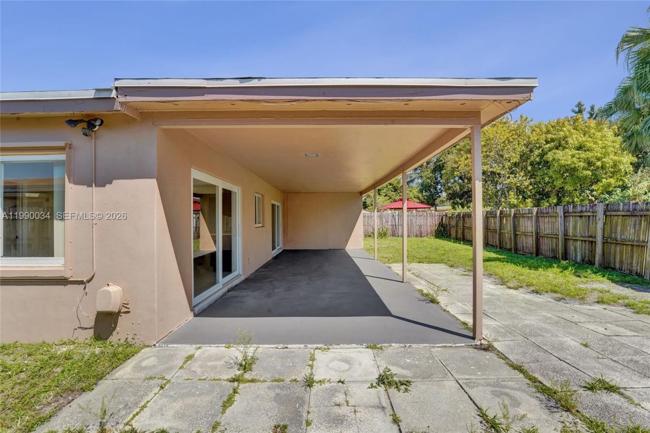 4460 NW 43rd St, Lauderdale Lakes, FL 33319 Photo