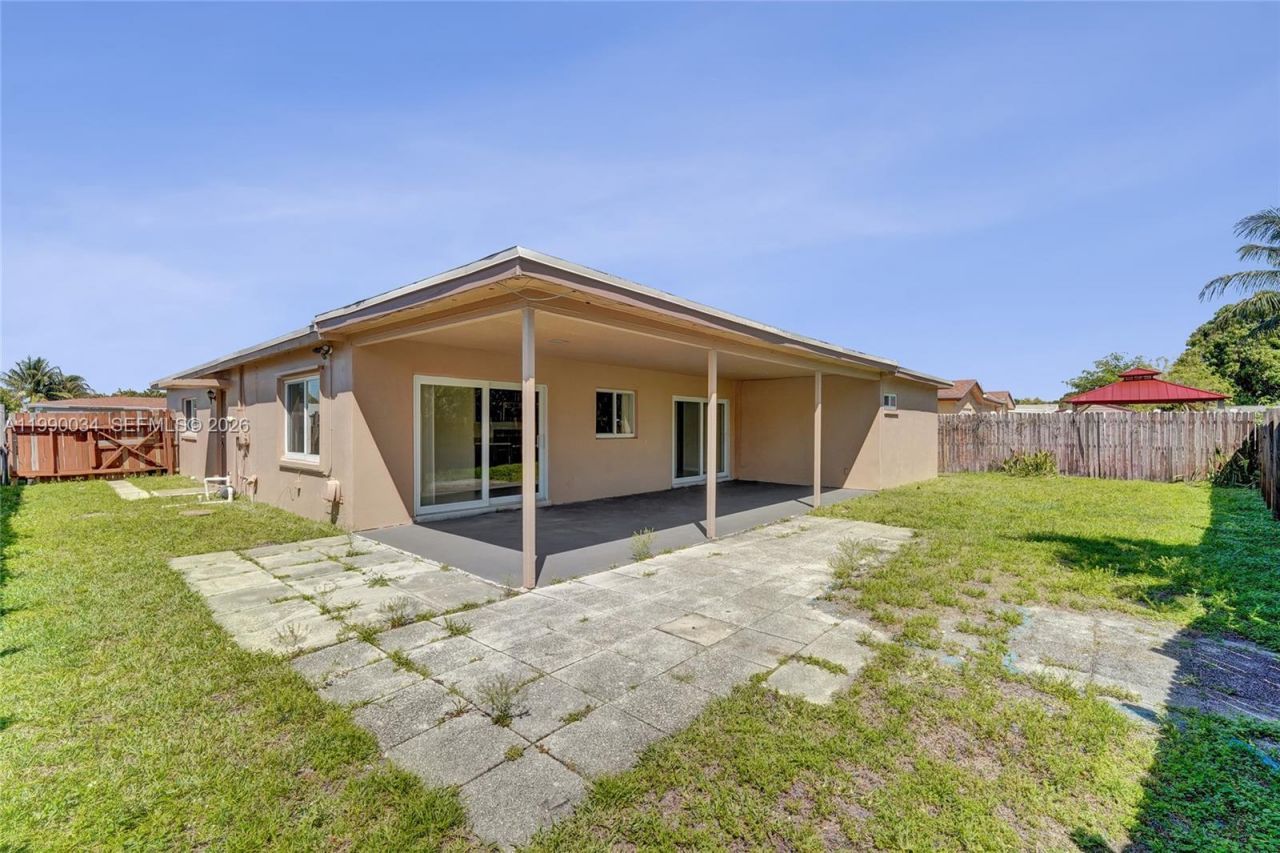 4460 NW 43rd St, Lauderdale Lakes, FL 33319 Photo