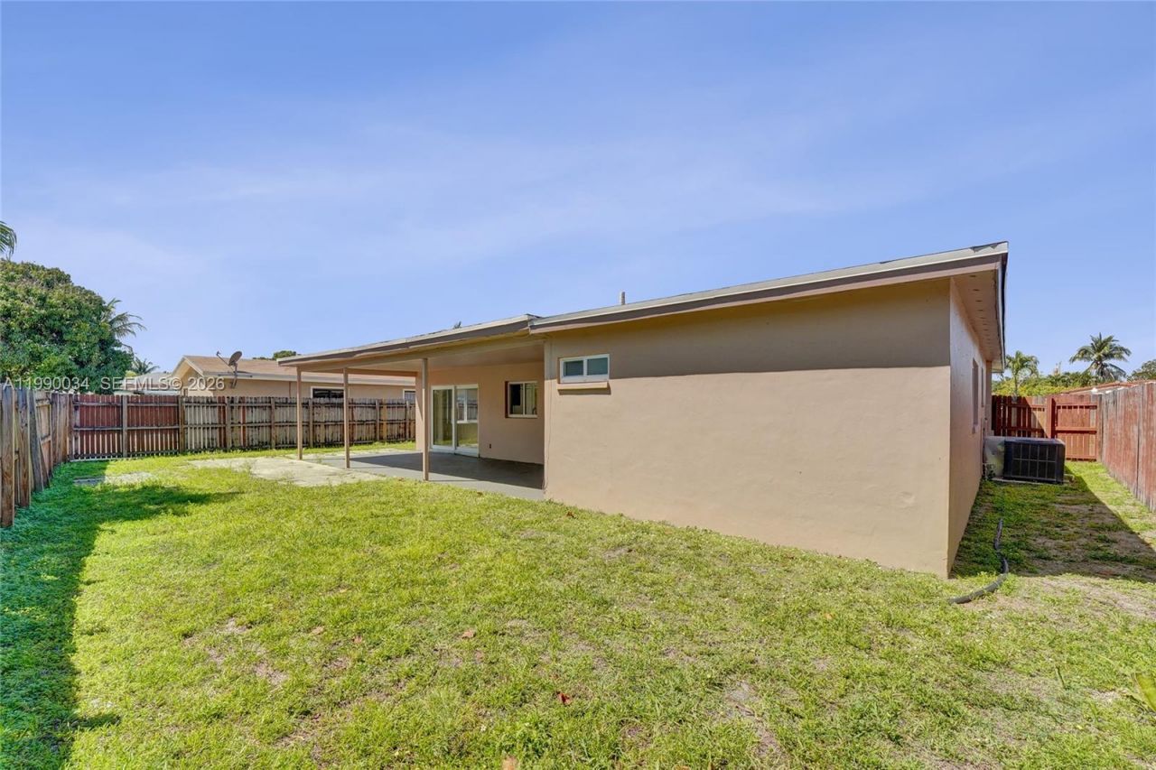 4460 NW 43rd St, Lauderdale Lakes, FL 33319 Photo