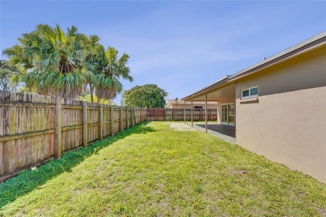 4460 NW 43rd St, Lauderdale Lakes, FL 33319 Photo