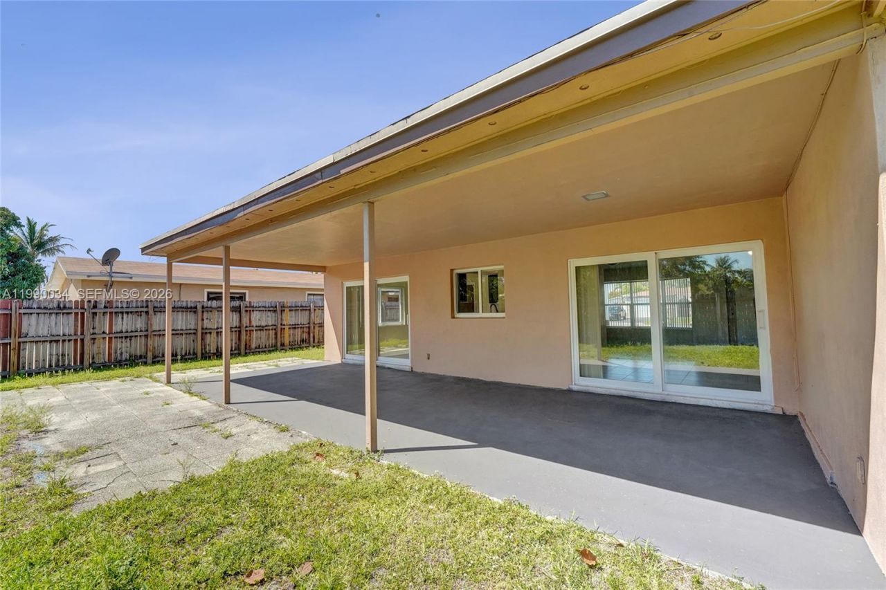 4460 NW 43rd St, Lauderdale Lakes, FL 33319 Photo