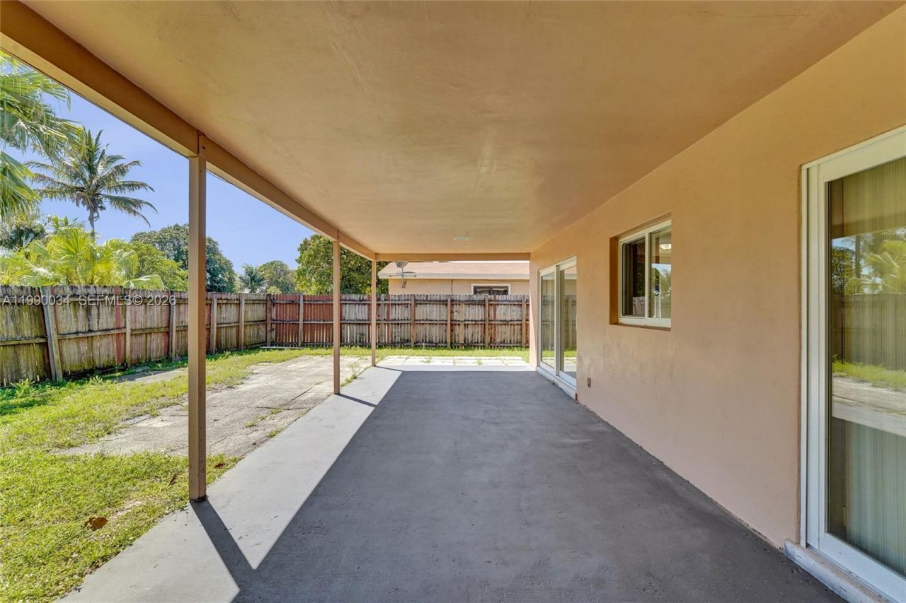 4460 NW 43rd St, Lauderdale Lakes, FL 33319 Photo