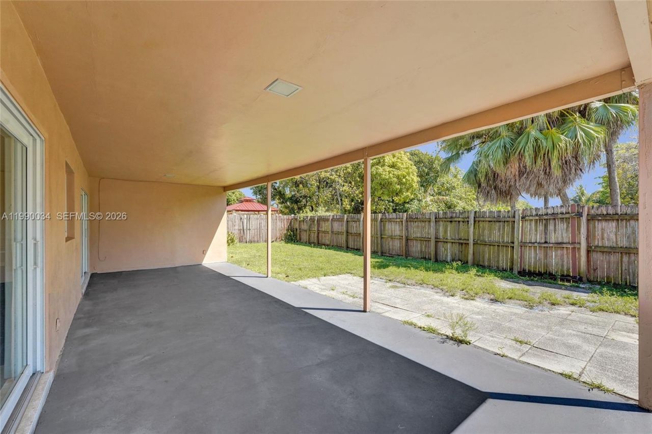 4460 NW 43rd St, Lauderdale Lakes, FL 33319 Photo