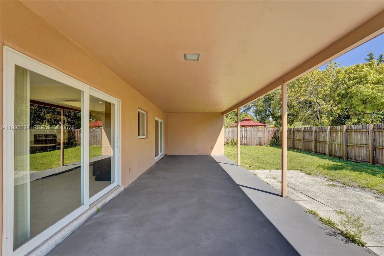 4460 NW 43rd St, Lauderdale Lakes, FL 33319 Photo