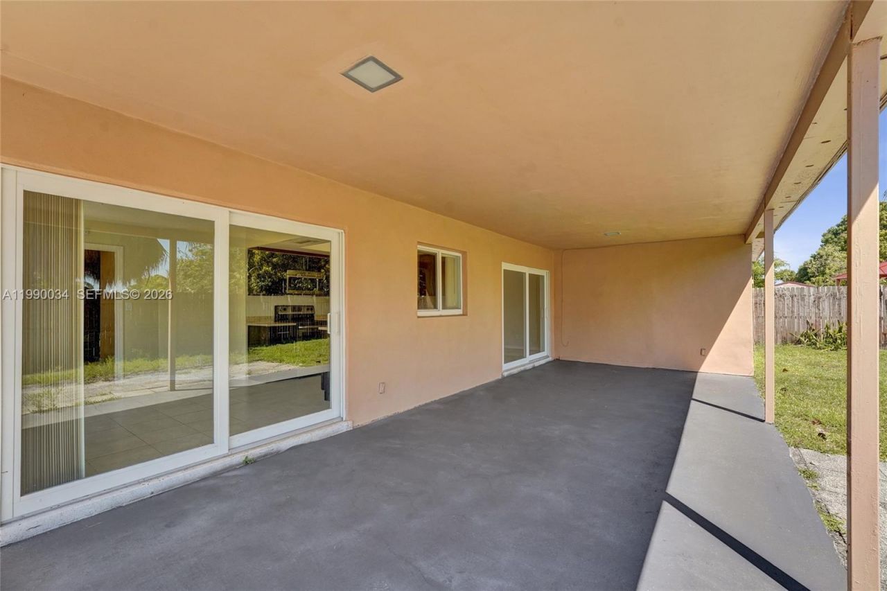 4460 NW 43rd St, Lauderdale Lakes, FL 33319 Photo