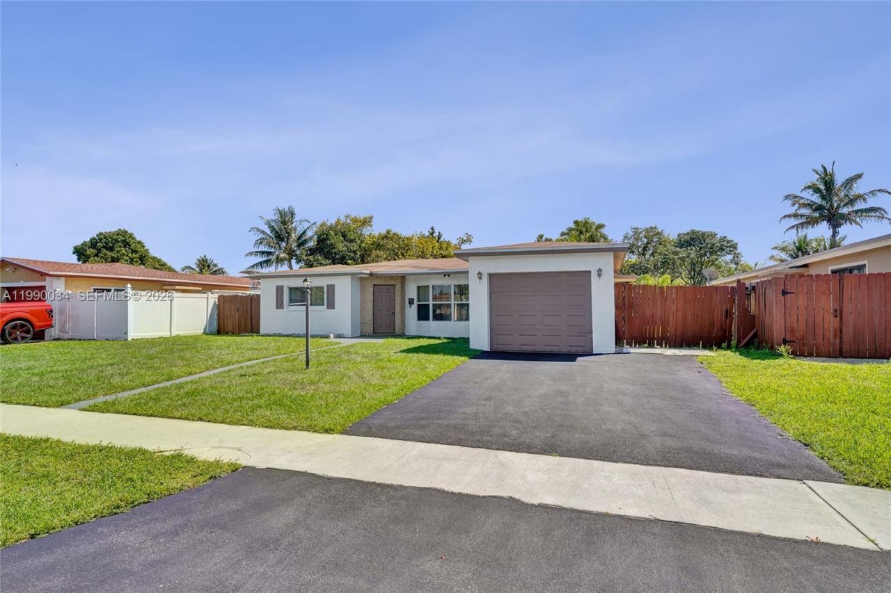 4460 NW 43rd St, Lauderdale Lakes, FL 33319 Photo