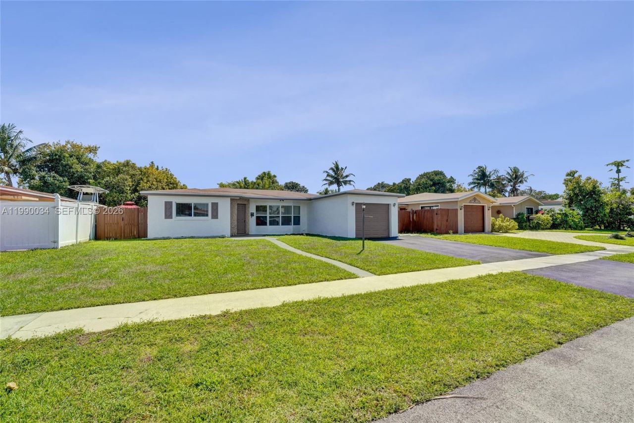 4460 NW 43rd St, Lauderdale Lakes, FL 33319 Photo