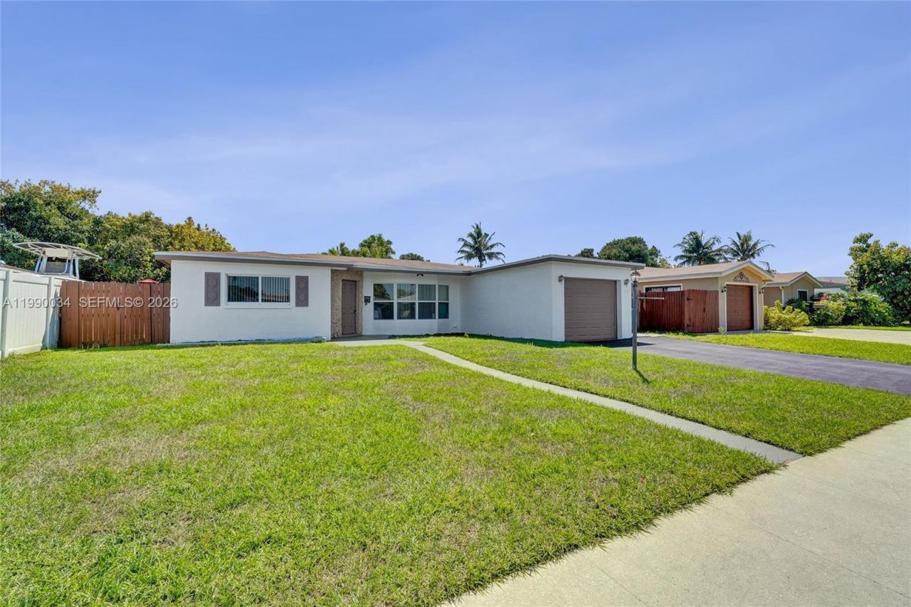 4460 NW 43rd St, Lauderdale Lakes, FL 33319 Photo