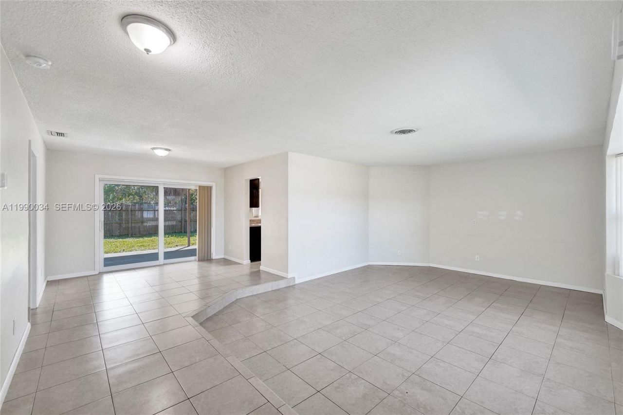 4460 NW 43rd St, Lauderdale Lakes, FL 33319 Photo