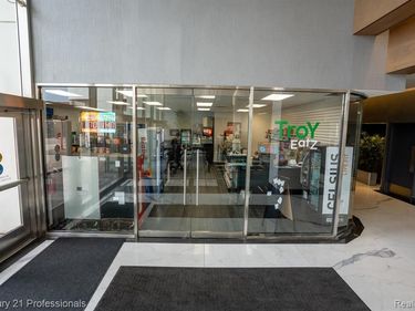 888 W Big Beaver - Troy Eatz Road , Troy, MI 48084